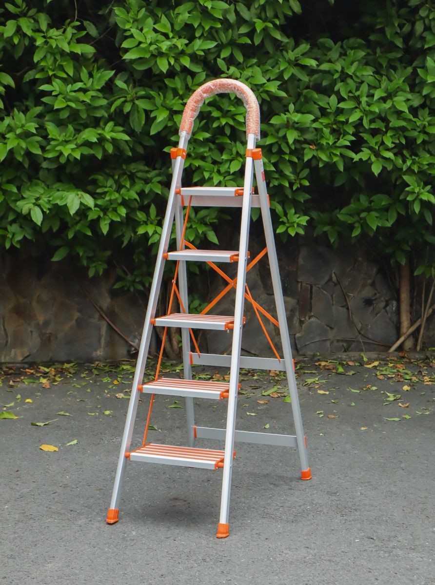 Thang nhôm ghế 5 bậc Nikawa NKA-05 – bậc trên cao 1,24 m, có tay vịn