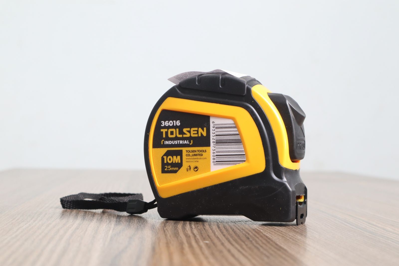 Thước cuộn tự động Tolsen 36016 dài 10 m, bản 25 mm