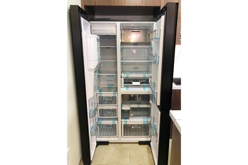 Tủ lạnh Hitachi Inverter 569 lít R-MX800GVGV0(GBK) 3 cánh kính đen