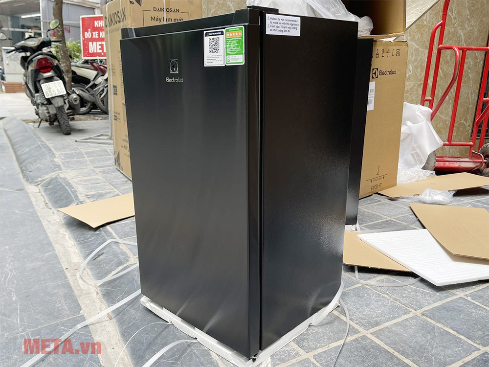 Tủ lạnh mini Electrolux 94 lít EUM0930BD-VN màu đen