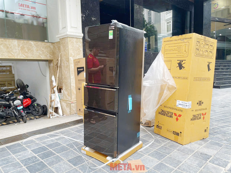 Tủ lạnh Mitsubishi Electric Inverter 272 lít MR-CX35EM-BRW-V 3 cánh
