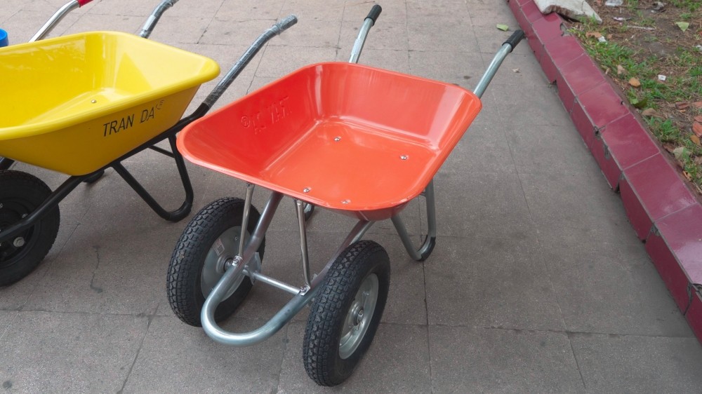 Xe rùa 2 bánh thùng tôn Trần Đà XR.T015.100.2BH76358010.11 67 lít, tải 180 kg